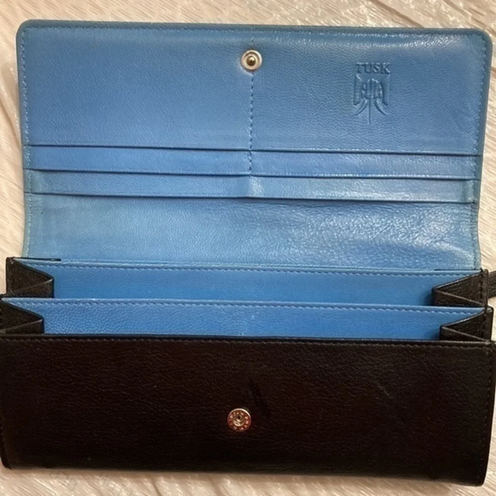 Tusk black leather wallet